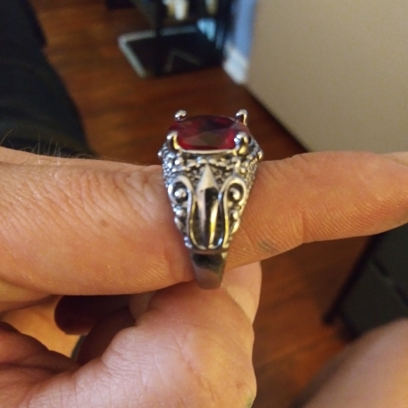 Faux ruby ring - Picture 2 of 3